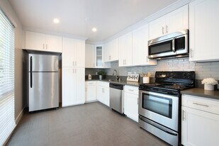 Amberwood Drive in South Pasadena, CA - Building Photo