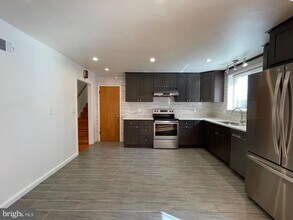 21 W Golf Club Ln in Paoli, PA - Building Photo - Building Photo