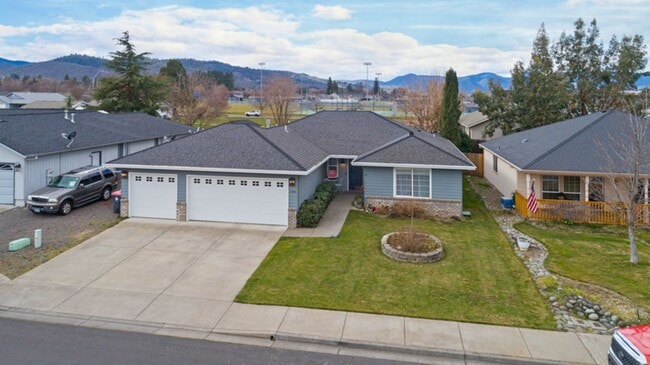 property at 1744 Louise Ave