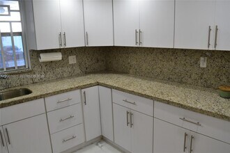 220 NW 87th Ave in Miami, FL - Building Photo - Building Photo