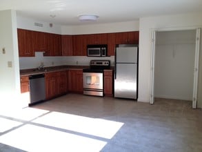 Chestnut Hill East in Hamden, CT - Building Photo - Building Photo