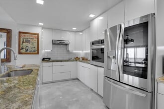 1149 Hillsboro Mile in Hillsboro Beach, FL - Building Photo - Building Photo