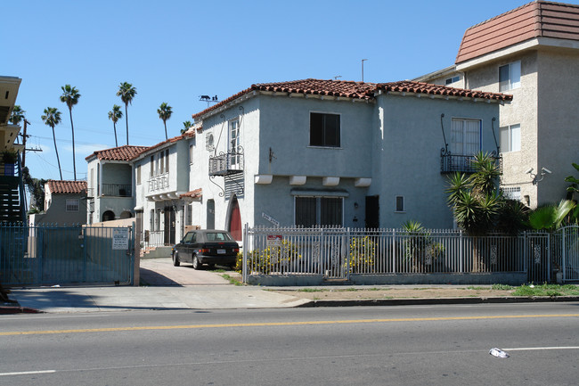 255 S Normandie Ave in Los Angeles, CA - Foto de edificio - Building Photo