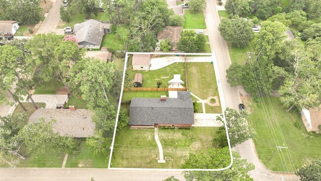 1703 N Roberson St in Conroe, TX - Building Photo - Building Photo