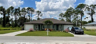 1114 Circle Dr in Lehigh Acres, FL - Building Photo