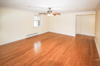7 Padanaram Rd in Danbury, CT - Building Photo - Building Photo