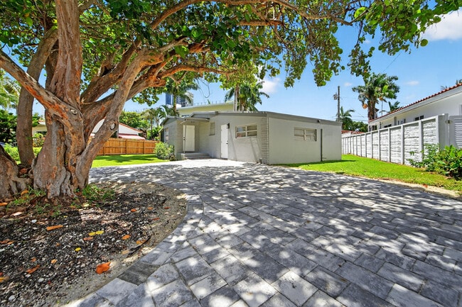 326 191st St in Sunny Isles Beach, FL - Building Photo - Building Photo