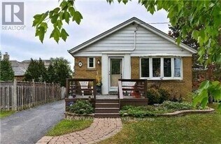 21 Fieldway Rd in Toronto, ON - Building Photo