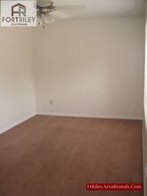 821 Cleary Dr in Junction City, KS - Foto de edificio - Building Photo