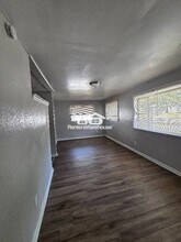 10321 Earl Dr in St. Louis, MO - Building Photo - Building Photo