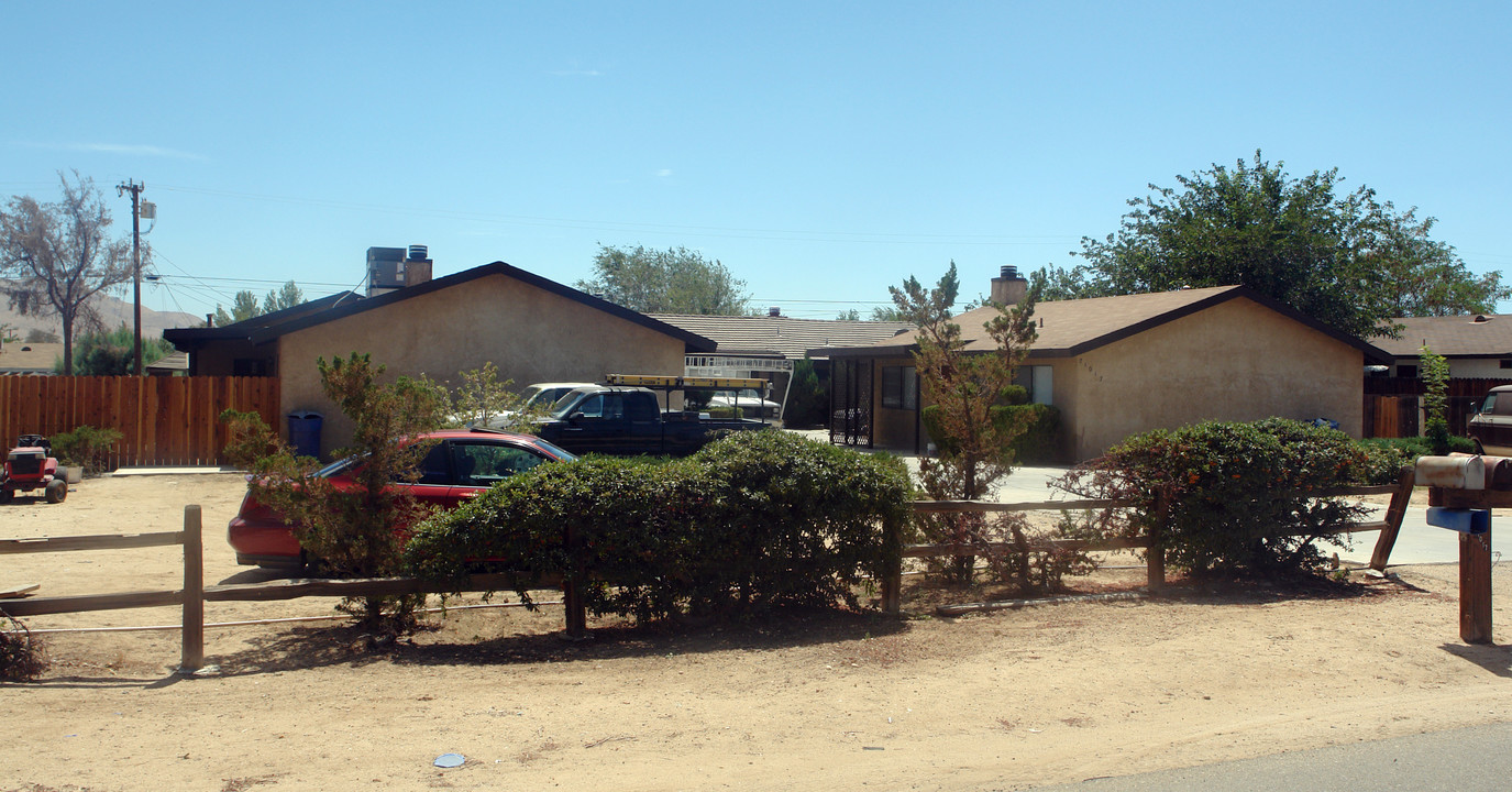 21017 Little Beaver Rd in Apple Valley, CA - Foto de edificio