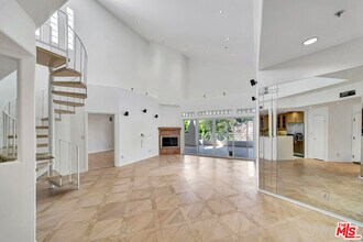 4477 Woodman Ave in Los Angeles, CA - Building Photo - Building Photo