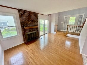 2670 College Hill Cir in Schaumburg, IL - Building Photo - Building Photo