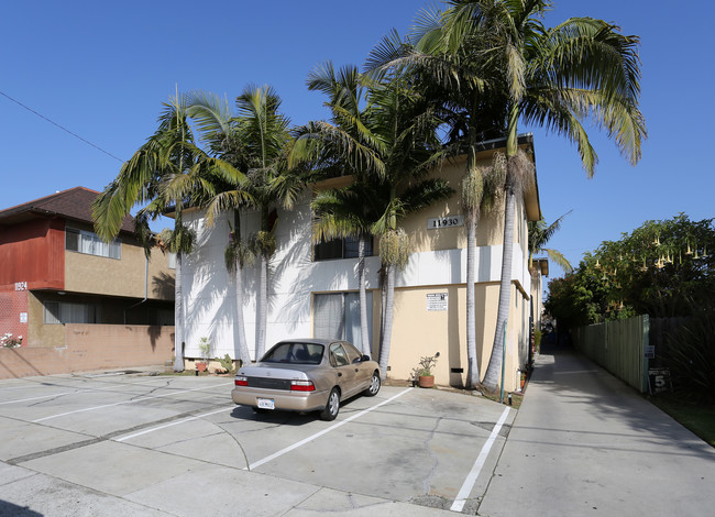 11930 Louise Ave in Los Angeles, CA - Building Photo - Building Photo