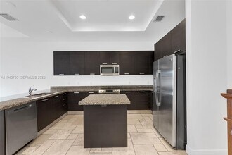 8453 NW 51st Terrace in Doral, FL - Building Photo - Building Photo