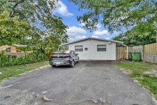 1808 SW 20th St, Unit 2 in Fort Lauderdale, FL - Building Photo