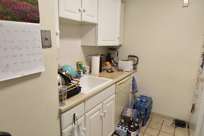 41 Marion St, Unit 1R in Brookline, MA - Building Photo - Building Photo