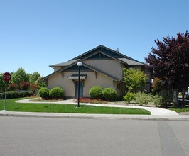Muirfield Apartments in Rohnert Park, CA - Building Photo - Building Photo