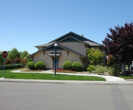 Muirfield Apartments in Rohnert Park, CA - Foto de edificio - Building Photo