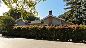 2-4 Thomas Ct in San Rafael, CA - Foto de edificio - Building Photo