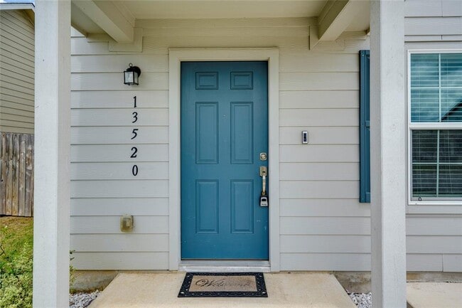 13520 Knights Br Dr in Elgin, TX - Building Photo - Building Photo