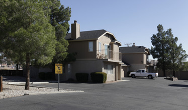 Desert Pines Apartments in Apple Valley, CA - Building Photo - Building Photo