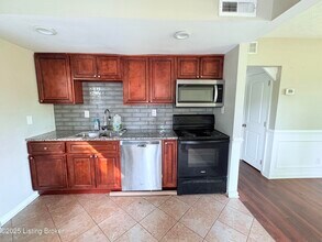 5516 Brokers Tip Ln in Louisville, KY - Building Photo - Building Photo