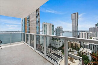 600 NE 27th St, Unit # 2305 in Miami, FL - Building Photo - Building Photo