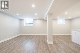 5482 Randolph Crescent in Burlington, ON - Building Photo - Building Photo