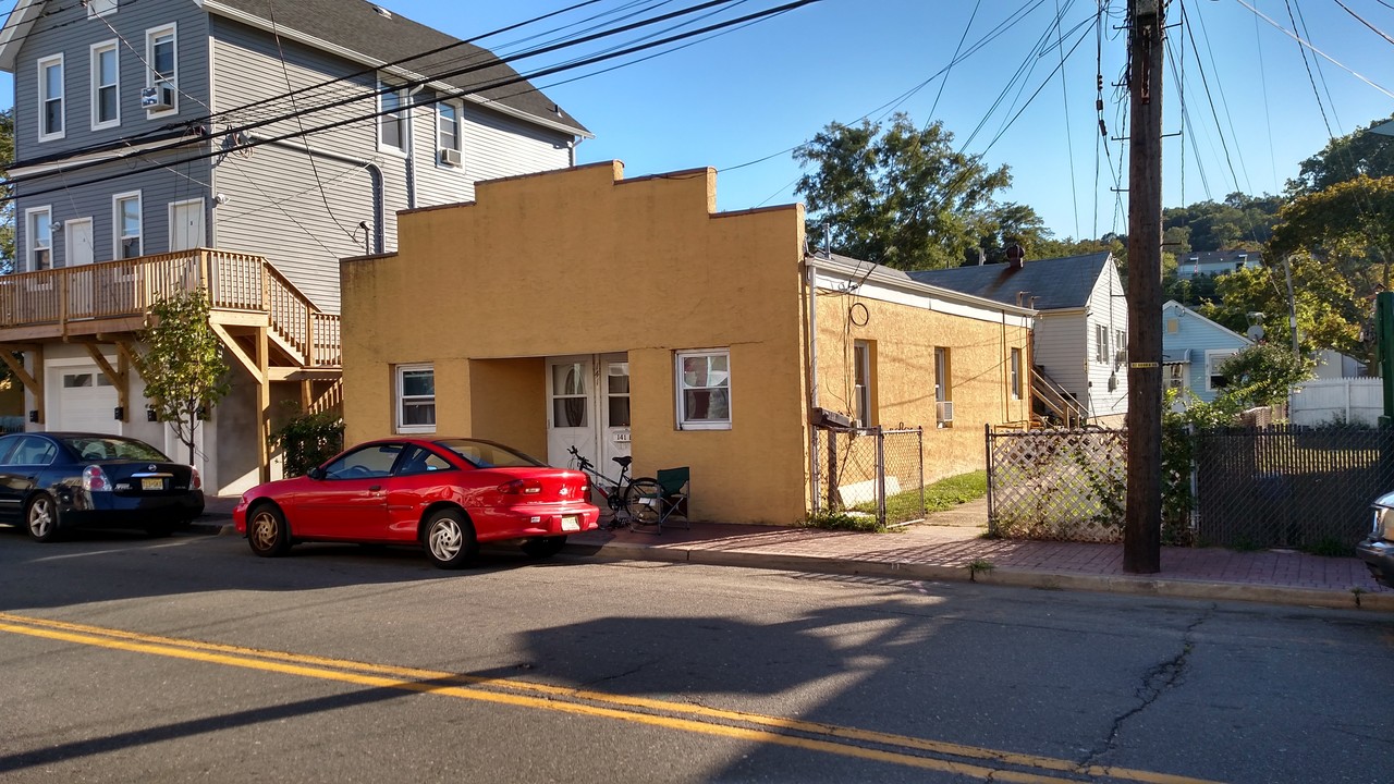 141 Bay Ave in Highlands, NJ - Building Photo