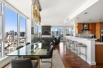 325 Seventh Ave, Unit Unit 2204 in San Diego, CA - Foto de edificio - Building Photo