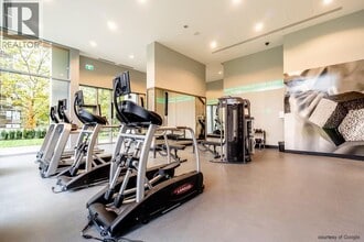 5883 Barker Ave in Burnaby, BC - Building Photo - Building Photo