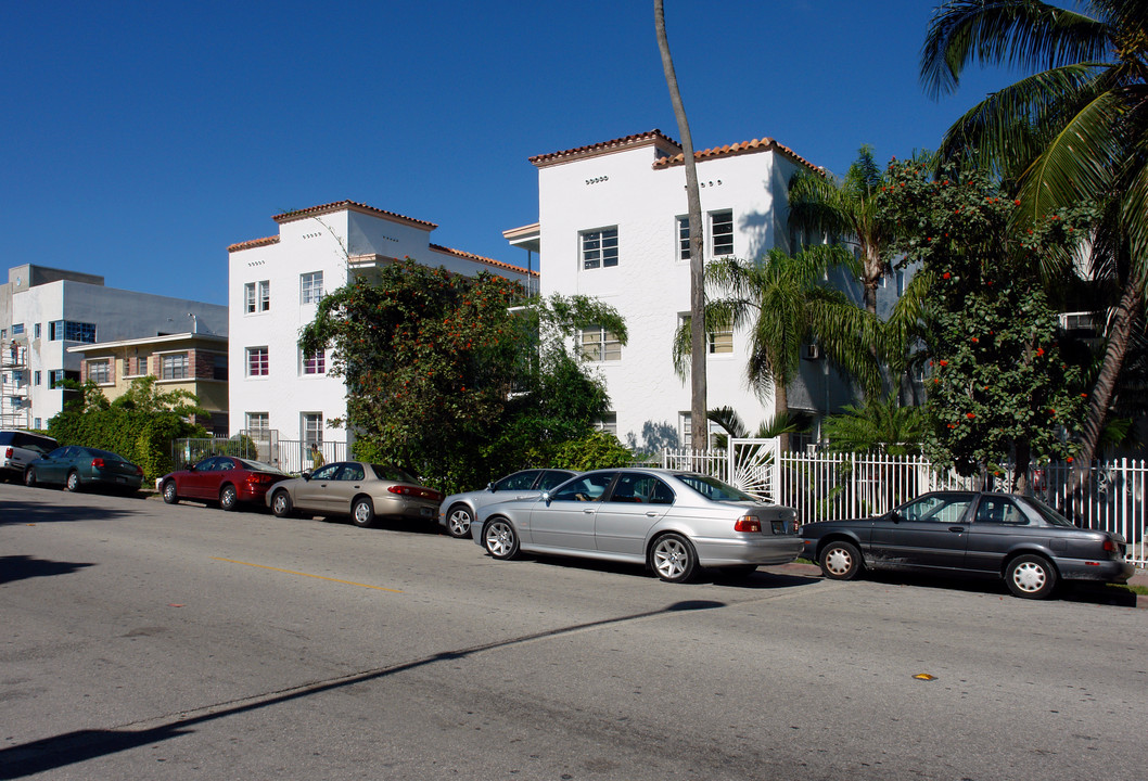 Sunbrite Apartments in Miami Beach, FL - Building Photo