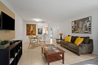 13175 Chadwick Ct in Wellington, FL - Foto de edificio - Building Photo