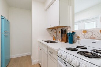 402 S Orlando Ave in Cocoa Beach, FL - Building Photo - Building Photo