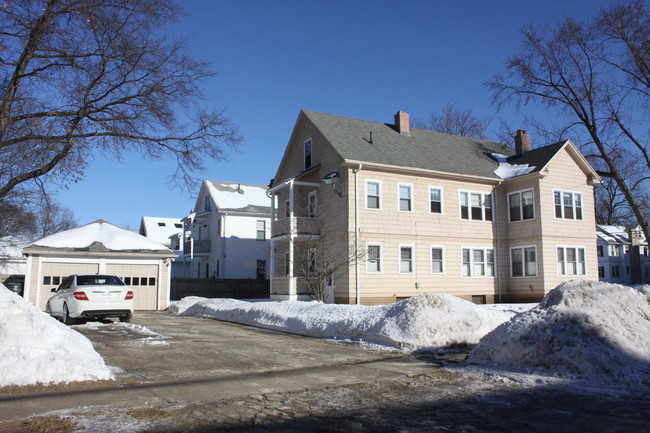 109 Dover Rd in West Hartford, CT - Building Photo - Building Photo