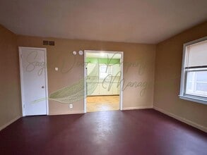 1106 N Union St in Independence, MO - Building Photo - Building Photo