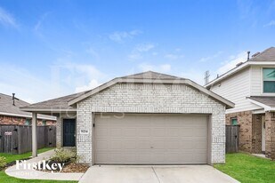 9214 Burnet Flds Dr in Baytown, TX - Building Photo