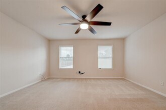 21587 Tims Harbor Dr in Kingwood, TX - Building Photo - Building Photo