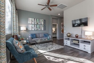 Palm Valley Villas in Goodyear, AZ - Building Photo - Interior Photo