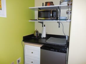 736 Washington St in Brookline, MA - Building Photo - Building Photo