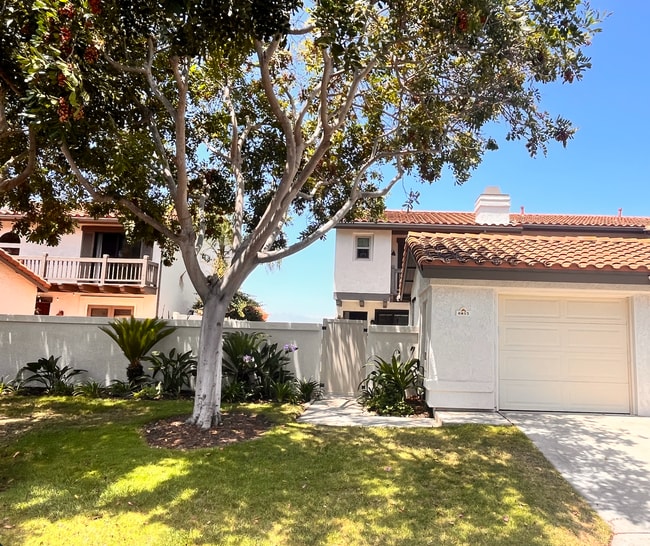 property at 6813 Briarwood Dr
