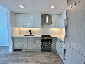 1588 Ellis St in Kelowna, BC - Building Photo - Building Photo