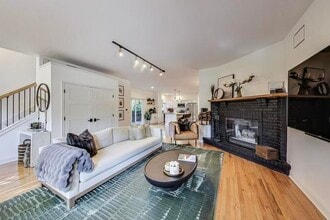 102 S Quincy St in Hinsdale, IL - Building Photo - Building Photo