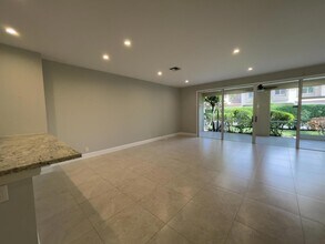 6817 Via Regina in Boca Raton, FL - Building Photo - Building Photo