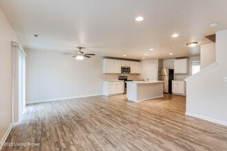 4061 Firestone Way in Shelbyville, KY - Foto de edificio - Building Photo