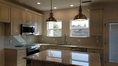 701 Sharon Ln in Whitewright, TX - Building Photo - Building Photo