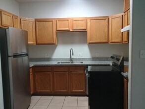 8106 Rhobell St in Houston, TX - Foto de edificio - Building Photo