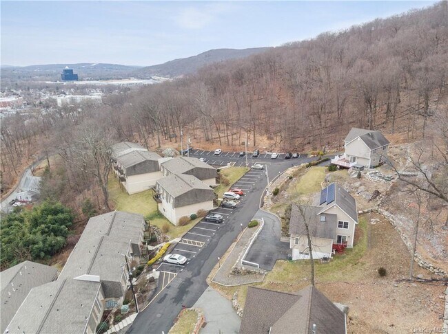 18 Pavilion Ridge Way-Unit -7 in Suffern, NY - Foto de edificio - Building Photo