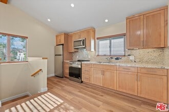 10627 Esther Ave in Los Angeles, CA - Building Photo - Building Photo